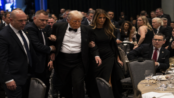 Evacuación de Donald Trump tras tiroteo en cena de corresponsales y detención del sospechoso