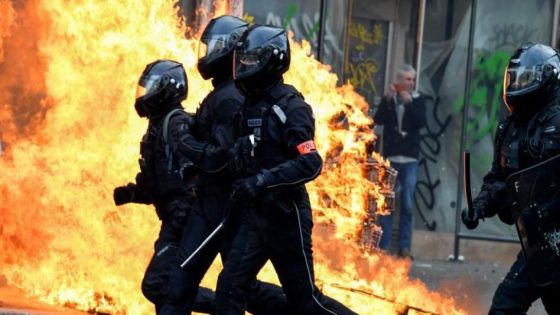 FRANCIA, EN ALERTA: LAS PROTESTAS JUVENILES DESEMBOCAN EN VIOLENCIA Y SAQUEOS